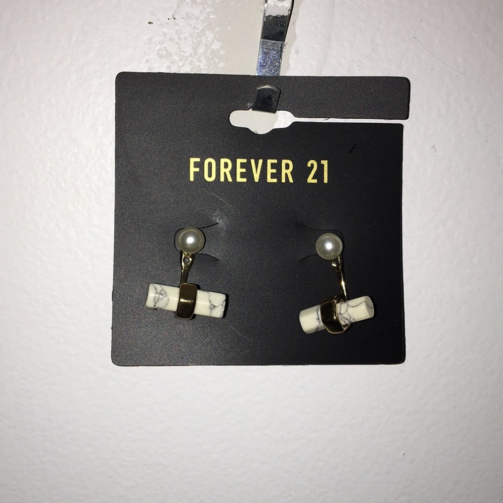 A pair of forever 21 earrings.